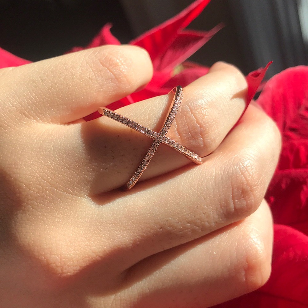 🖐SOLD🖐 Dainty Rose Gold Criss Cross Crystal Ring